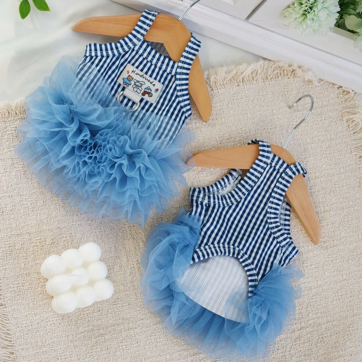 Vestido tutú azul a rayas para perros y gatos – tul transpirable - imagen 3