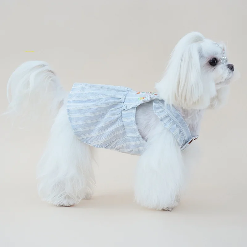 Falda con tirantes para perros pequeños – rayas bordadas y volantes