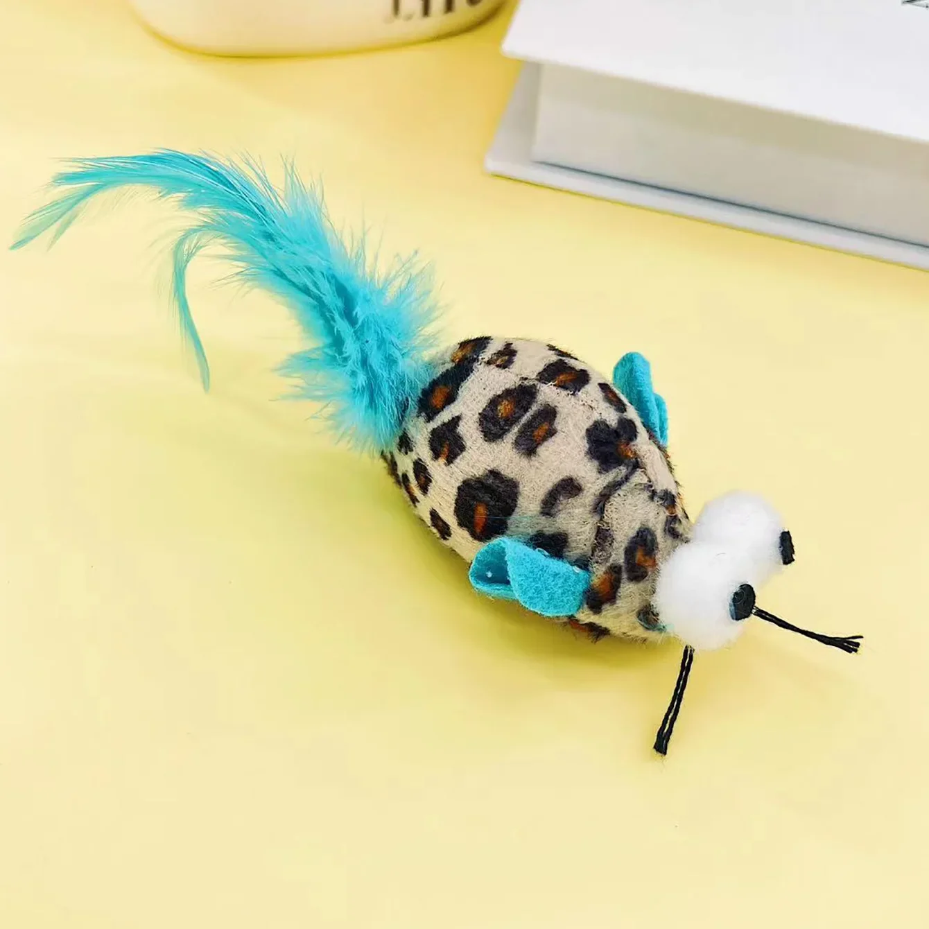 Juguete de cola de plumas a rayas de colores simulados con ojos grandes, ratones que contienen hierba gatera, ratones de peluche, juguetes interactivos para gatos - imagen 5