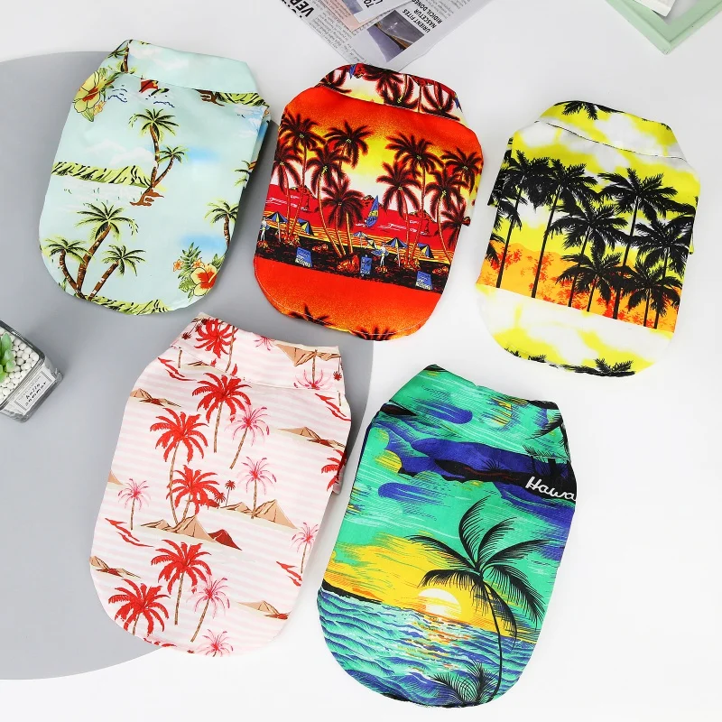 Detalle del tejido ligero de la camisa hawaiana para perros