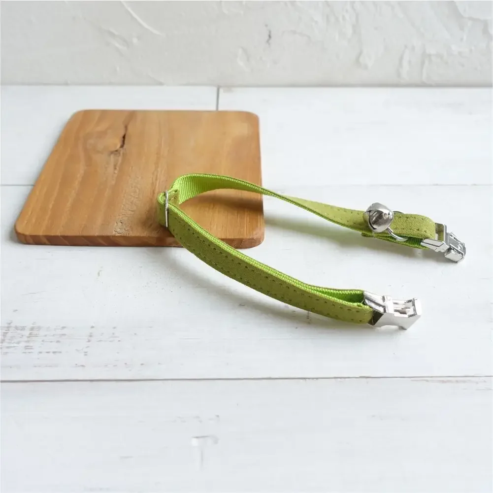 Collar de gato personalizado, contactos de nombre de identificación personalizados, hebilla de metal, collares de gato de terciopelo verde claro ajustables con campana - imagen 3