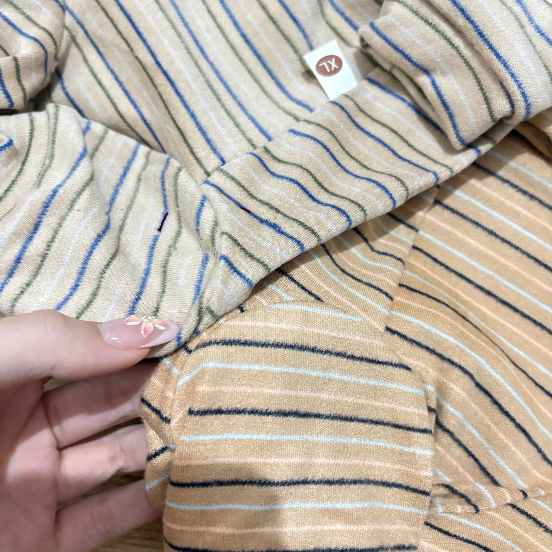 Camiseta interior suave de 4 patas para gato Sphynx, mono a rayas gris caqui para Devon Rex, pijamas de primavera y otoño para gato sin pelo, invierno - imagen 3