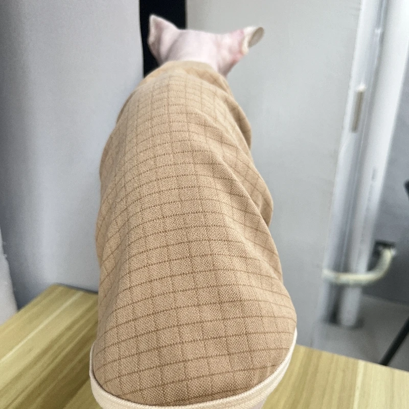 Abrigo de algodón a cuadros caqui para gato Sphynx Camiseta interior suave para gato sin pelo en invierno Abrigo cálido de manga larga para gatitos Devon Rex - imagen 3