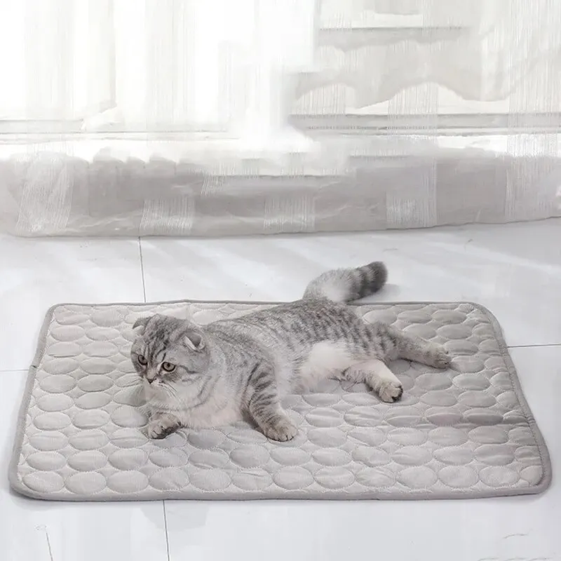 Colchoneta refrescante para gatos y perros pequeños – Para sofá y verano - imagen 3