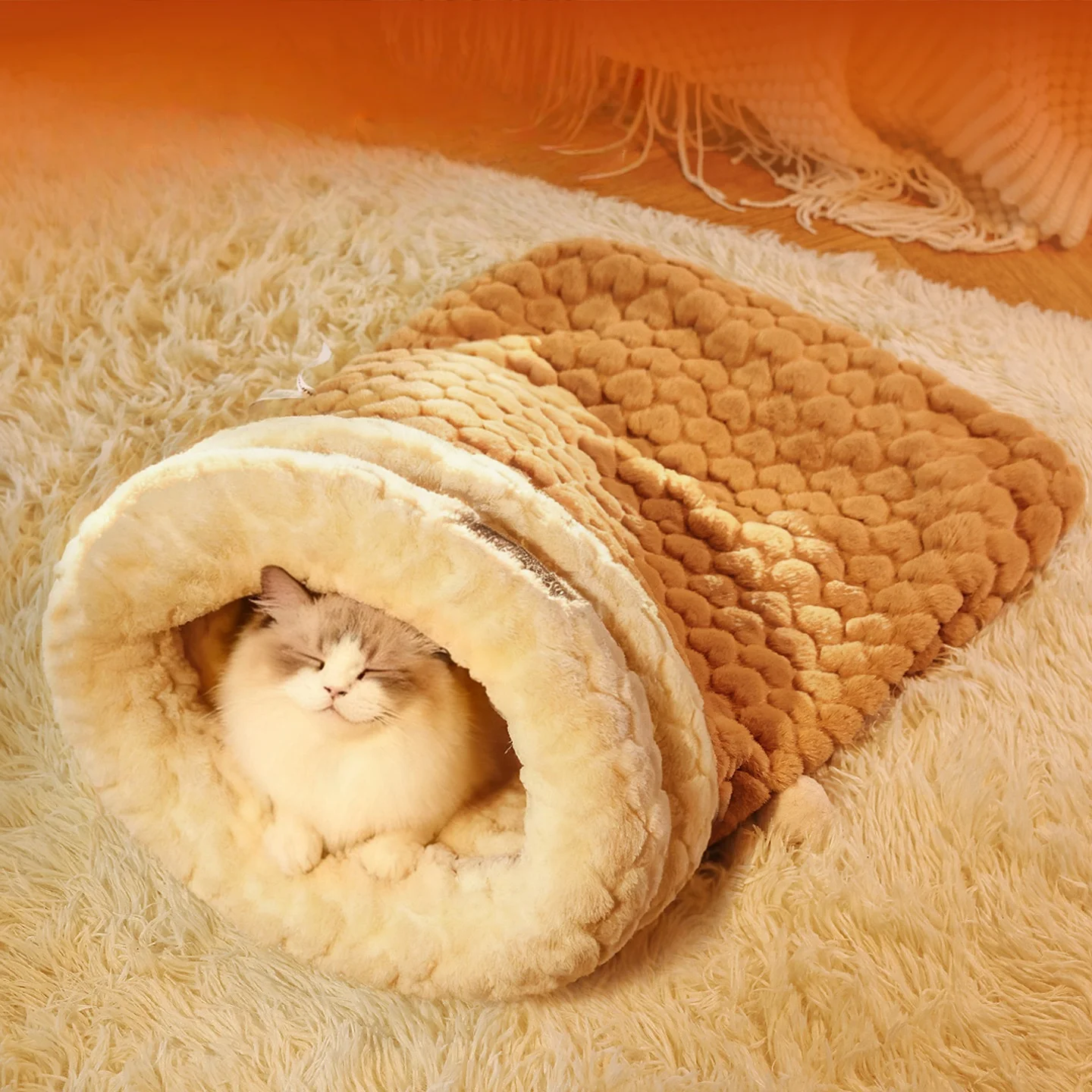 ​ ​ Acogedor saco de dormir para gatos Cave: cama para mascotas semicerrada cálida de invierno con capucha de seguridad, bolsillo de pelusa autocalentable para gatos ansiosos
