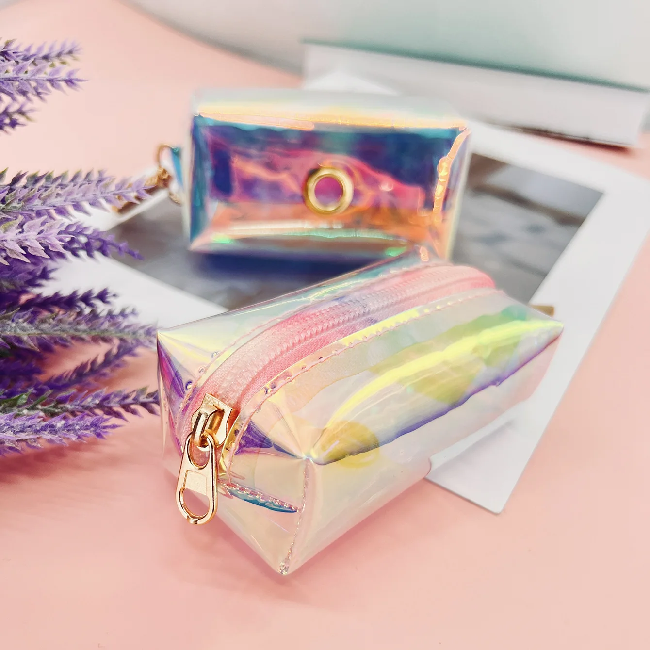 Dispensador de bolsas holográficas reflectantes para excrementos de perros, bolsas de basura iridiscentes coloridas para paseos, diseño fácil de llevar para propietarios de mascotas - imagen 3