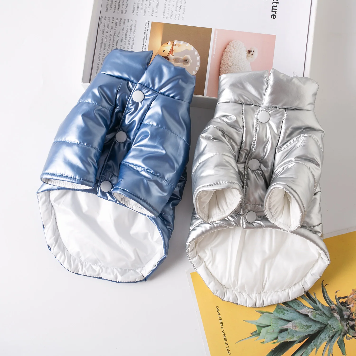 Ropa de algodón impermeable para mascotas, ropa para perros, calidez de invierno, espacio grueso, ropa de algodón de tracción de dos patas plateada, ropa para cachorros