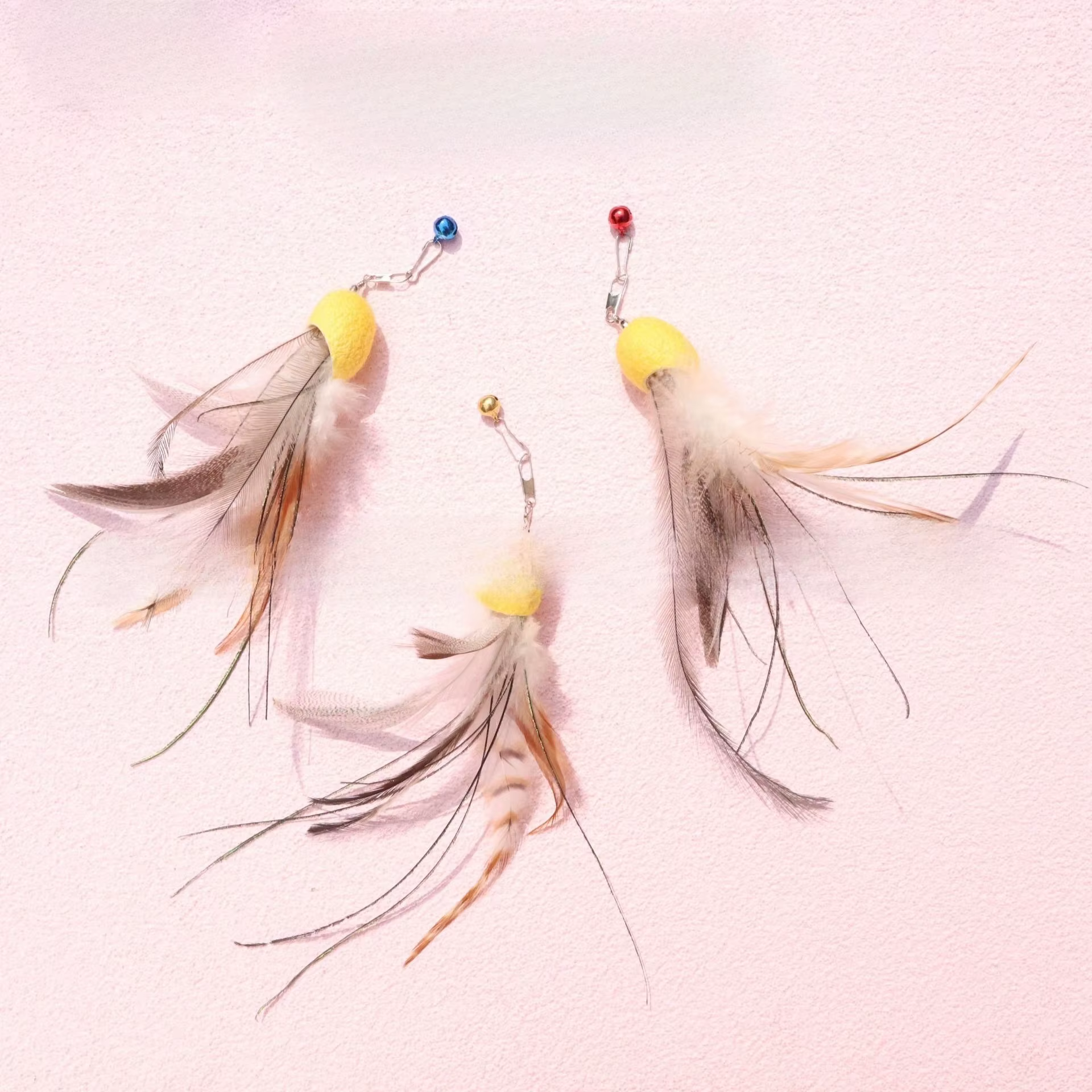 Varita de plumas para gatos con cabezas intercambiables