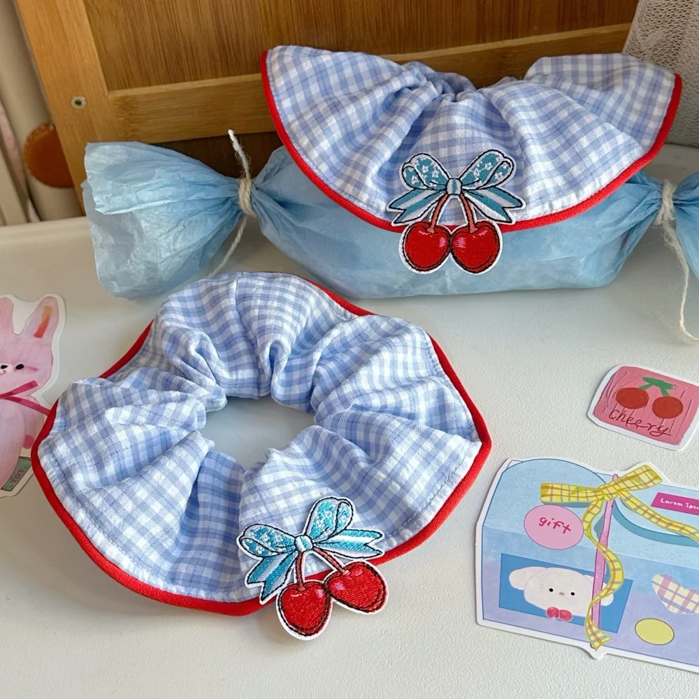 Bonita bufanda de cereza, babero para gatos, perros, algodón suave, toalla de Saliva a cuadros azules, Collar dulce para muñecos de trapo en verano, producto para mascotas de primavera - imagen 4