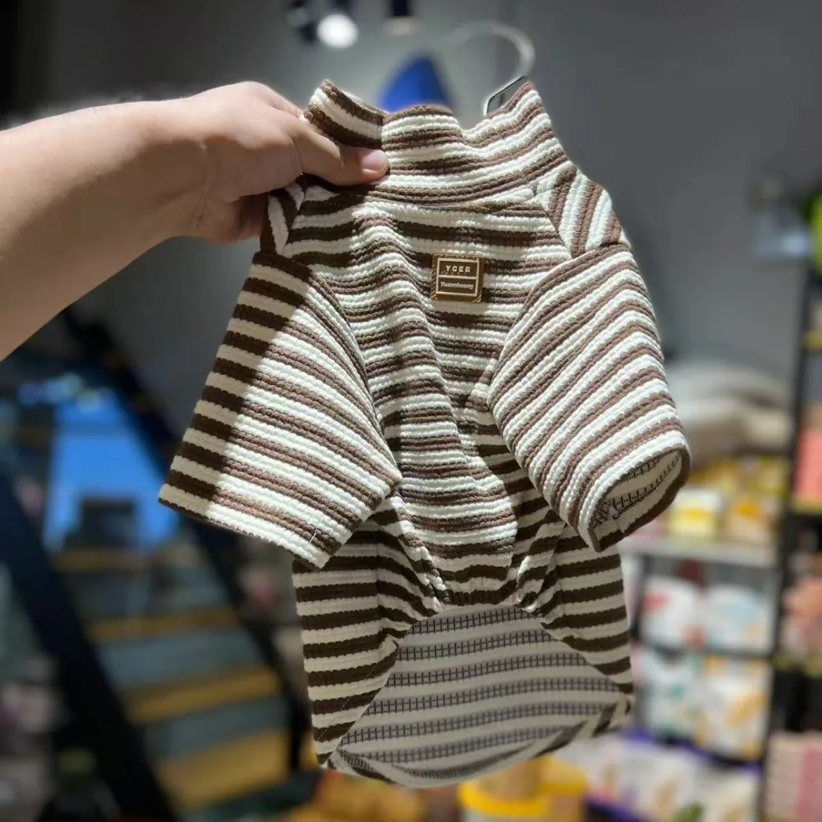 Camisa inferior de cuello alto para otoño/invierno para mascotas, abrigo de dos piernas para gatos, Sudadera con capucha de cuello alto a rayas, ropa para perros pequeños y cachorros