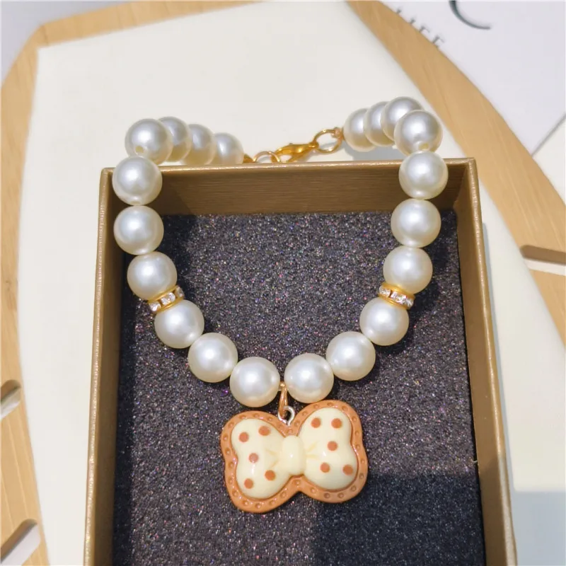 beige necklace