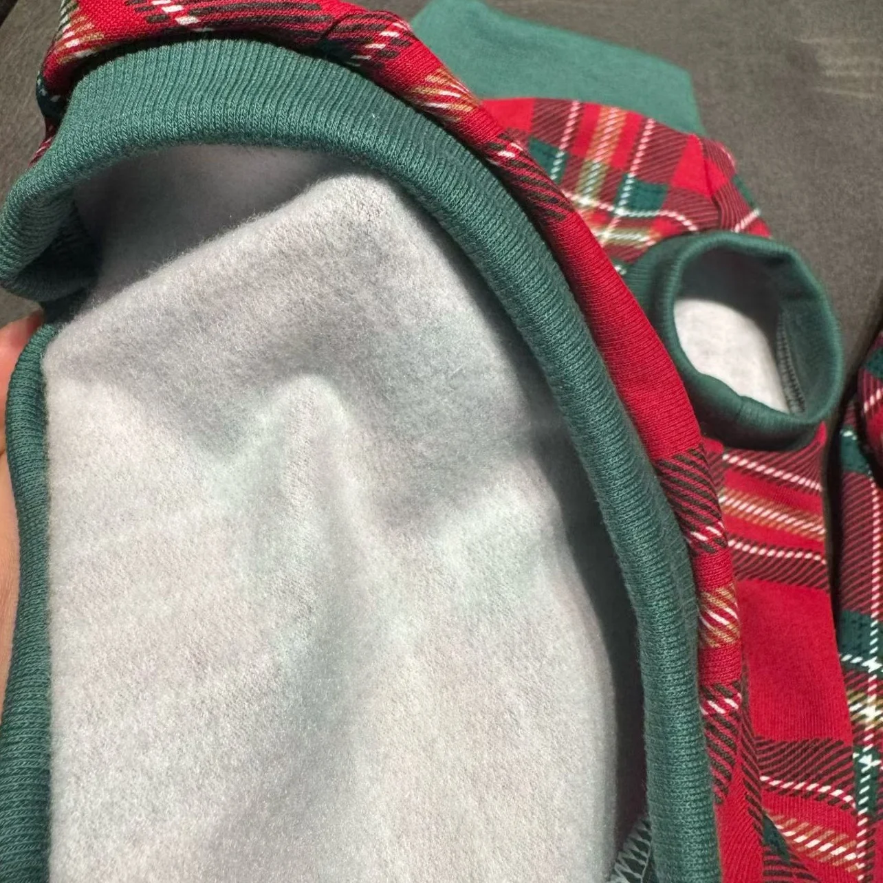 Camiseta navideña de cuadros para gatos sin pelo – Jersey rojo y verde para Devon Rex - imagen 5