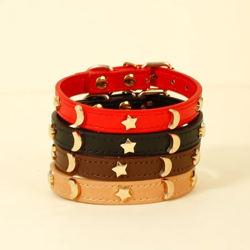 Collar para gatos y perros con cuero suave y remaches de estrellas