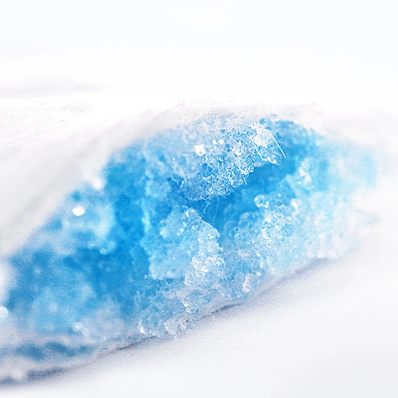 Un objeto azul y blanco con una apariencia helada