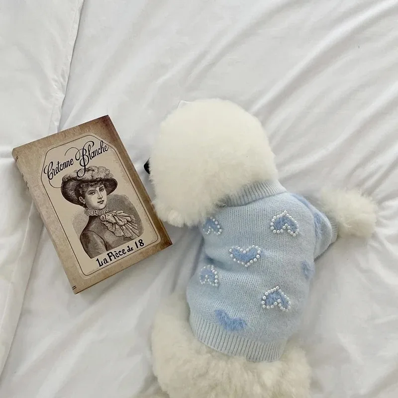 Suéter de amor azul a la moda para perros, ropa cálida de invierno, ropa tejida para perros, jersey suave para mascotas, suministros para mascotas, ropa de lujo para perros - imagen 4