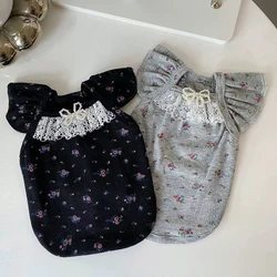 Camiseta floral sin mangas para perros y gatos en primavera – encaje