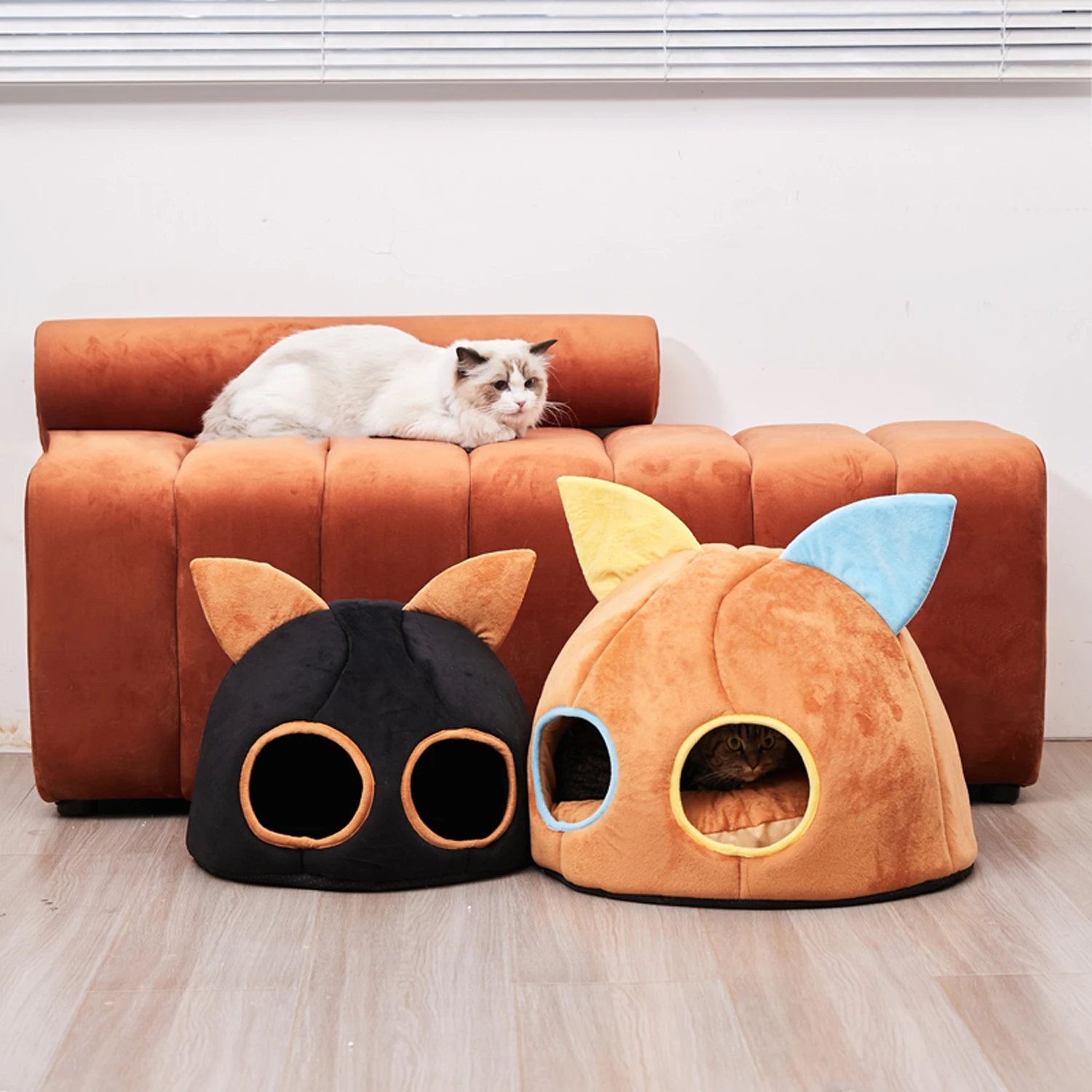 Cesta de cama para gatos pequeña y cálida para invierno, cómoda casa redonda para gatos con agujeros dobles, nido suave para gatos, accesorios para tienda a prueba de viento