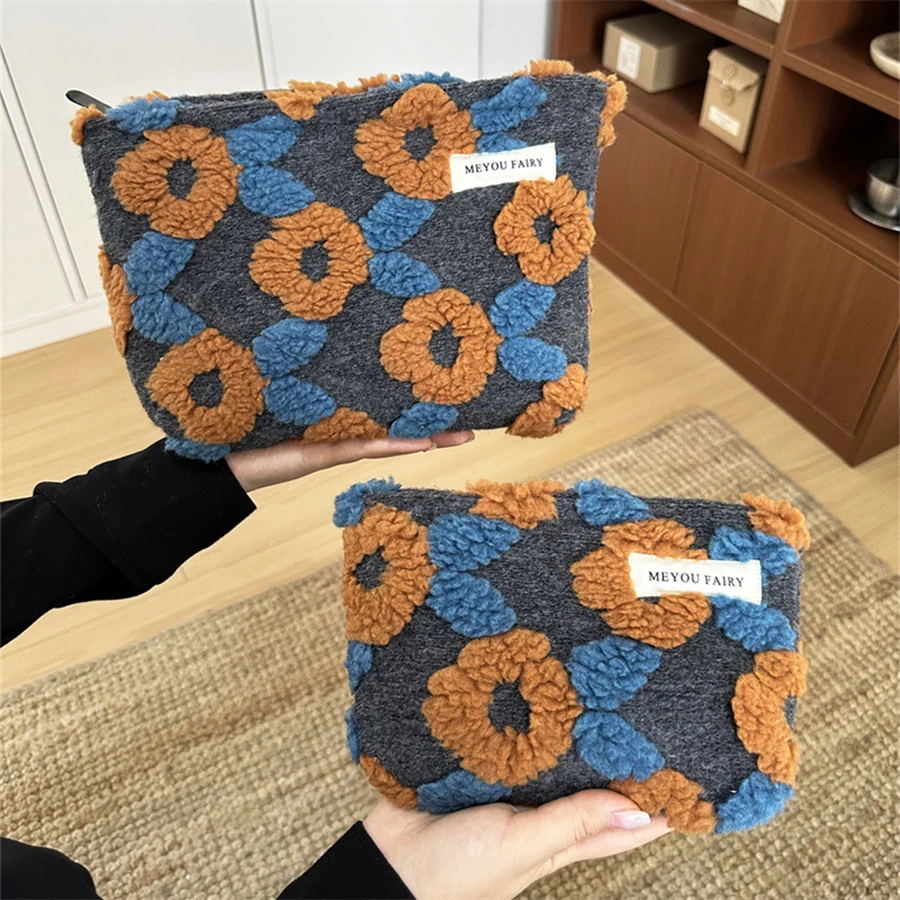 Bolsa de maquillaje portátil de felpa con cremallera, bonita bolsa de maquillaje Floral Kawaii, bolsa de cosméticos de moda para bolso, estuche para lápices - imagen 4