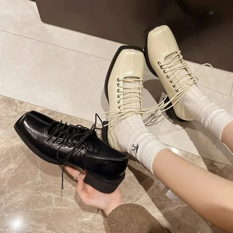 Zapatos retro para perro con plataforma, cordones y puntera cuadrada - imagen 5