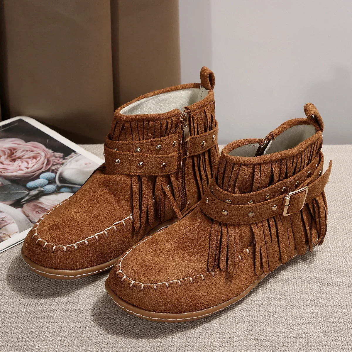 Botas occidentales de felpa con borlas para mujer, zapatos planos de estilo Retro con hebilla y Correa, cómodos y cálidos, invierno, 2024 - imagen 5