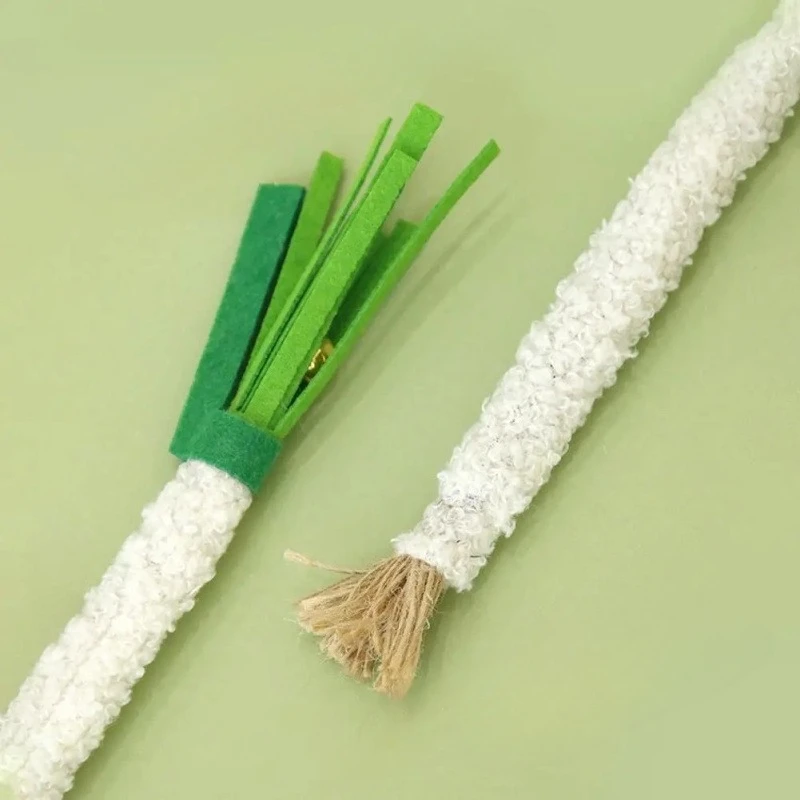 Juguete masticable con hierba gatera y cascabel para gatitos - imagen 3