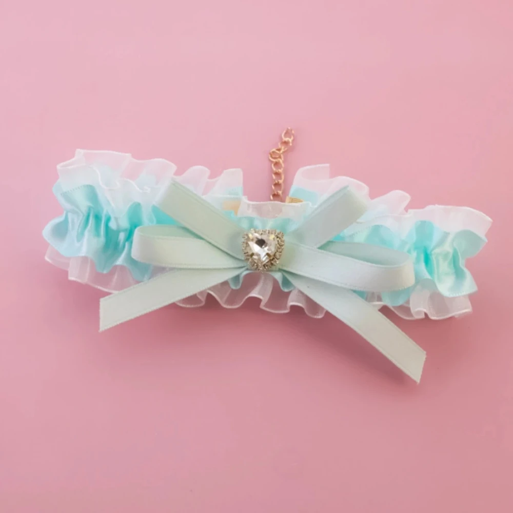 Collar de lujo para mascotas de encaje y diamantes de imitación con dije en forma de corazón, bonito diseño de lazo floral, ajustable para gatos y perros pequeños