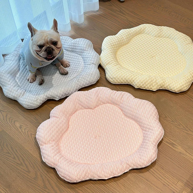 Cama de algodón suave con forma de flor para mascotas, cojín refrescante de verano, esterilla para dormir para perros pequeños y gatos, perrera lavable - imagen 3