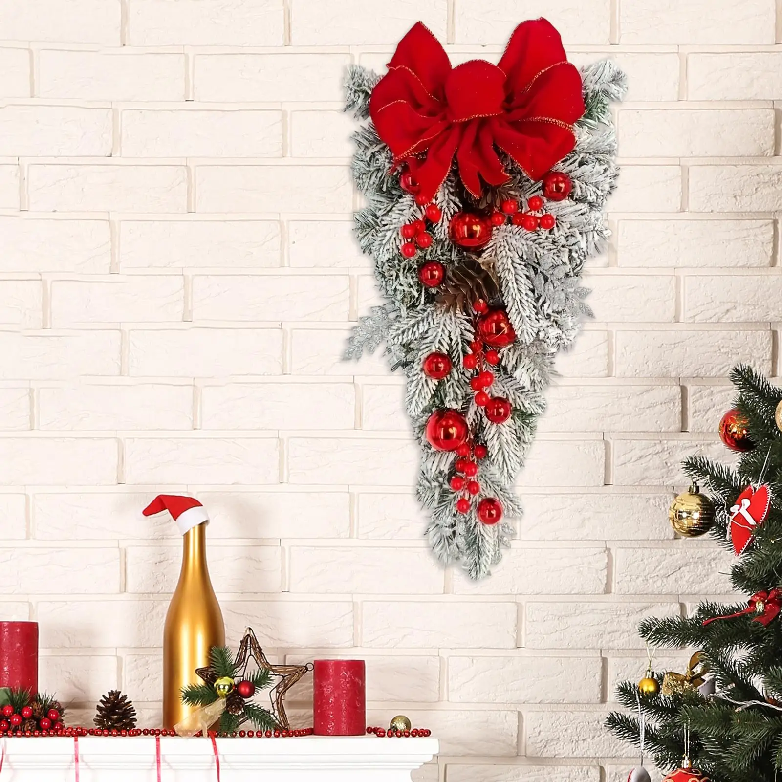 Artificial Christmas Wreath Garland Hanging Ornament Design with Pine Cones and