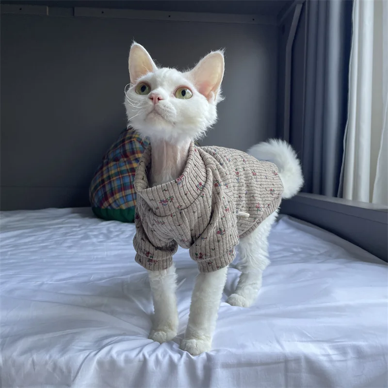 Abrigo grueso de algodón floral para gato femenino en otoño, camiseta suave de manga larga para gatitos, pijamas dulces para gato sin pelo en primavera