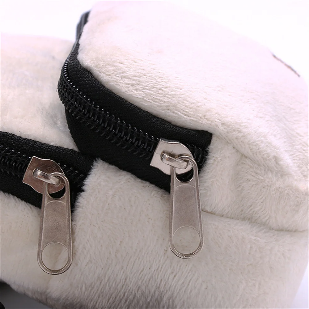 Mochila de franela para perros pequeños abierta mostrando el espacio interior