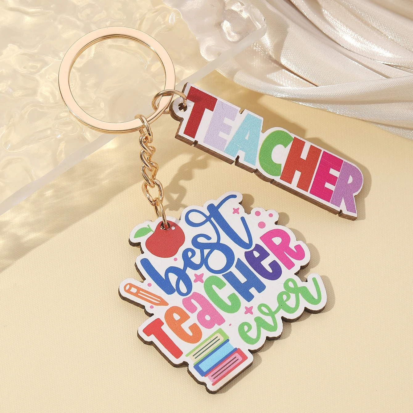 LLavero de madera para temporada de graduación, llavero de arcoíris con letras en inglés, colgante para profesor, regalo del Día del Maestro, 1 Uds. - imagen 3