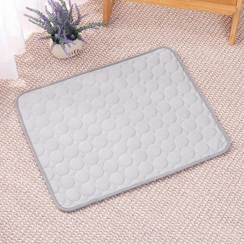 4 Uds. Estera autoenfriante, almohadillas refrescantes lavables para mascotas, manta, estera para perrera para dormir, alfombrilla para dormir de seda helada para animales pequeños - imagen 4