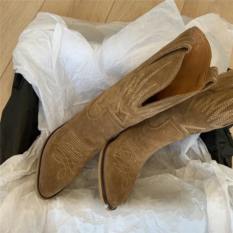 Botas bordadas de cuero Natural para mujer, zapatos hechos a mano, Punta puntiaguda, tacón de aguja, estilo vaquero, Retro occidental, otoño e invierno, 2022 - imagen 3