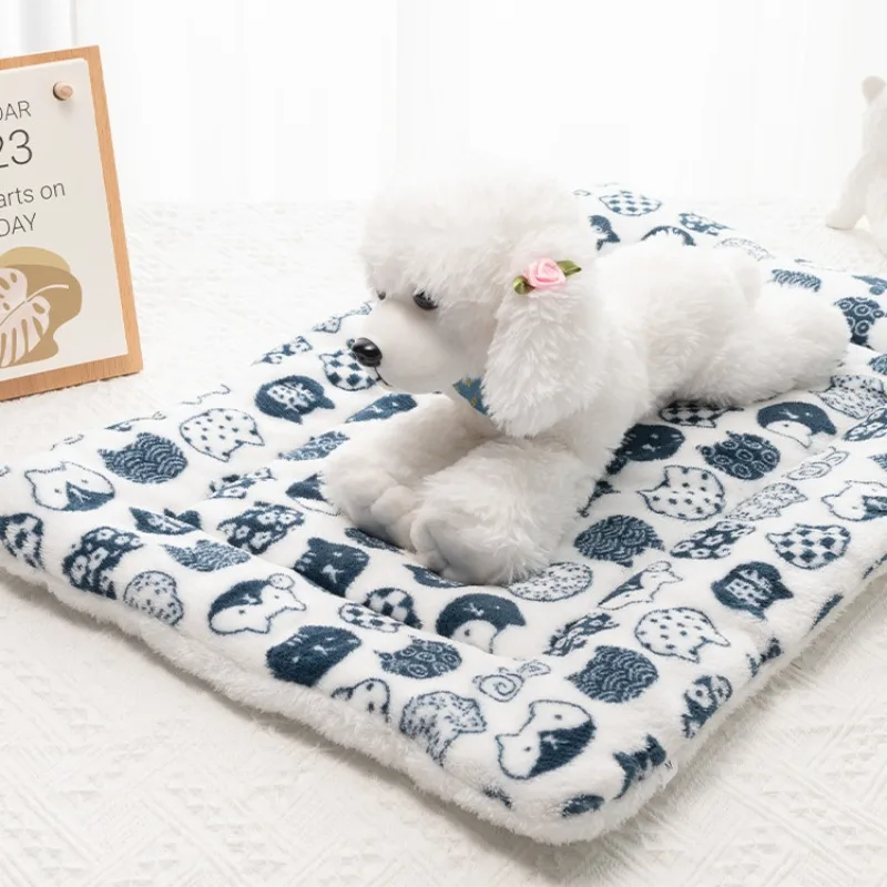 Estera Reversible de franela de invierno para mascotas, camas cálidas de lana para perros, almohadilla portátil de viaje con estampado bonito de gato, manta suave, suministros para cachorros y gatitos