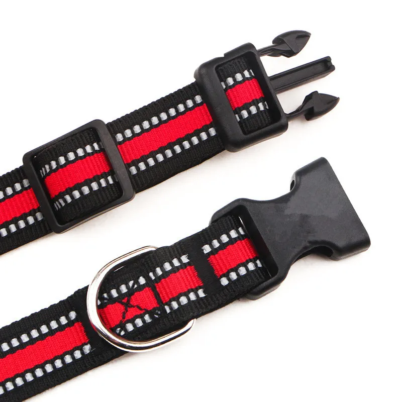 Empaque del collar reflectante para mascotas