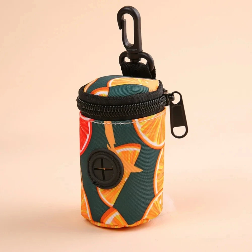 Dispensador de bolsas para excrementos de perros colgable, accesorio para caminar con cremallera, soporte para bolsas de basura, organizador portátil de bolsas de basura bonitas, suministros para mascotas - imagen 4