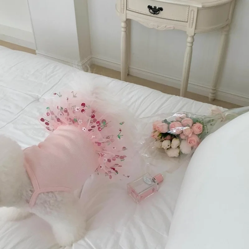 Lindo vestido para perros con estampado de cereza y fresa, ropa para perros, falda con tirantes, Chihuahua, Bulldog Francés, ropa para gatos, disfraz para perros y niñas - imagen 2