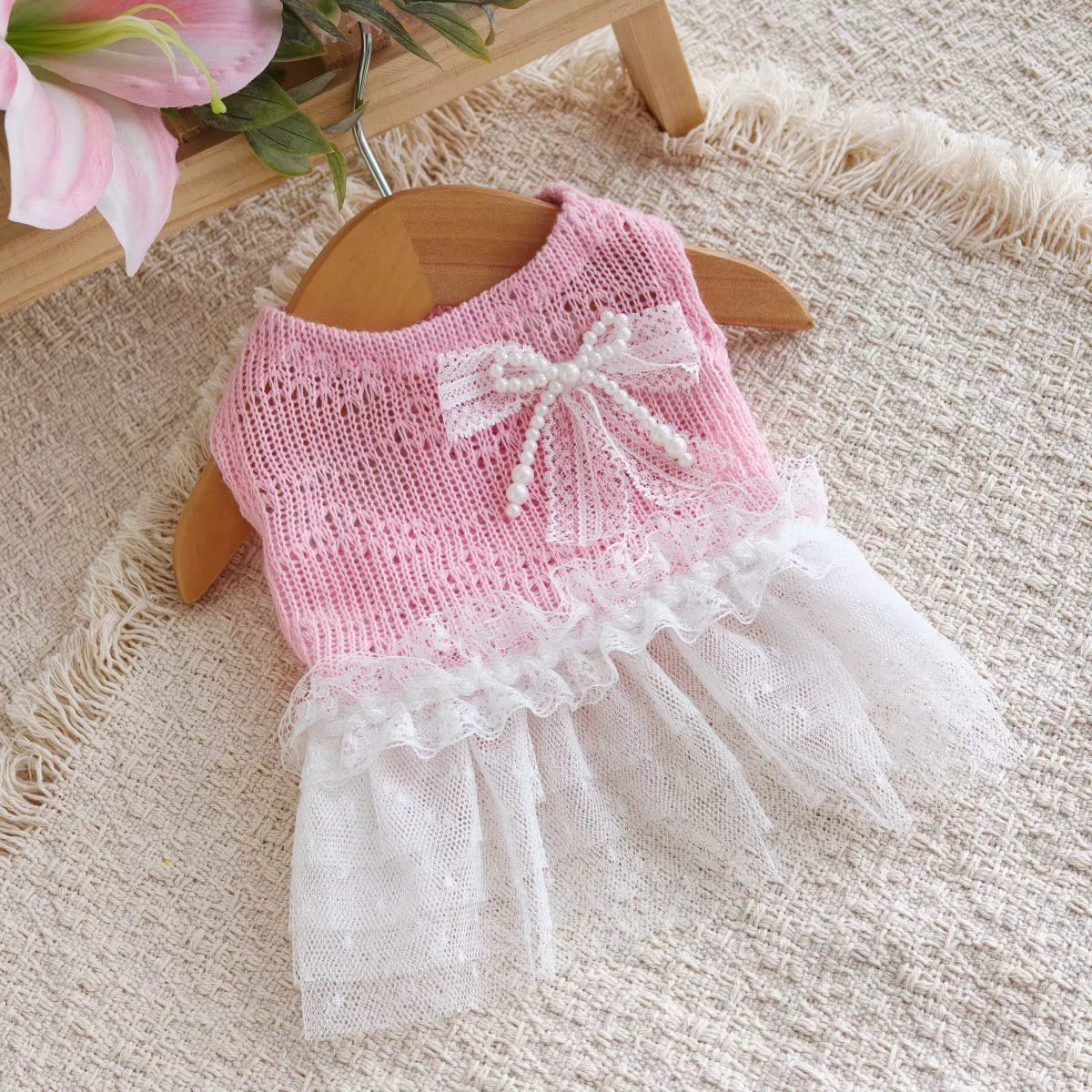 Vestido de punto elegante con encaje y lazo para perros pequeños - imagen 2