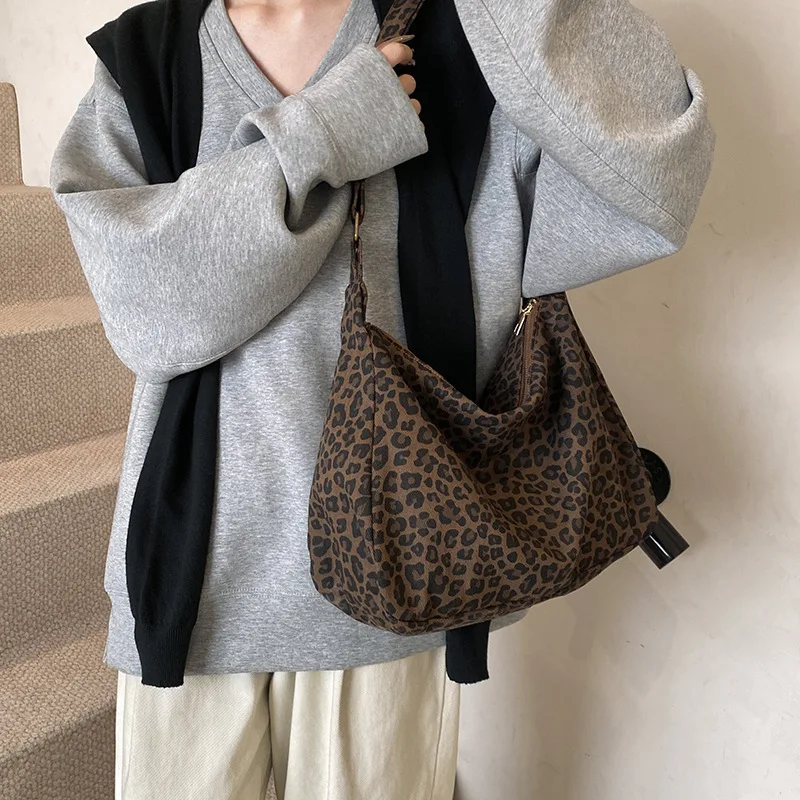 Bolso de hombro de mujer de textil suave informal a la moda, bolso cruzado Retro femenino con estampado de leopardo de gran capacidad para salidas de viaje - imagen 3