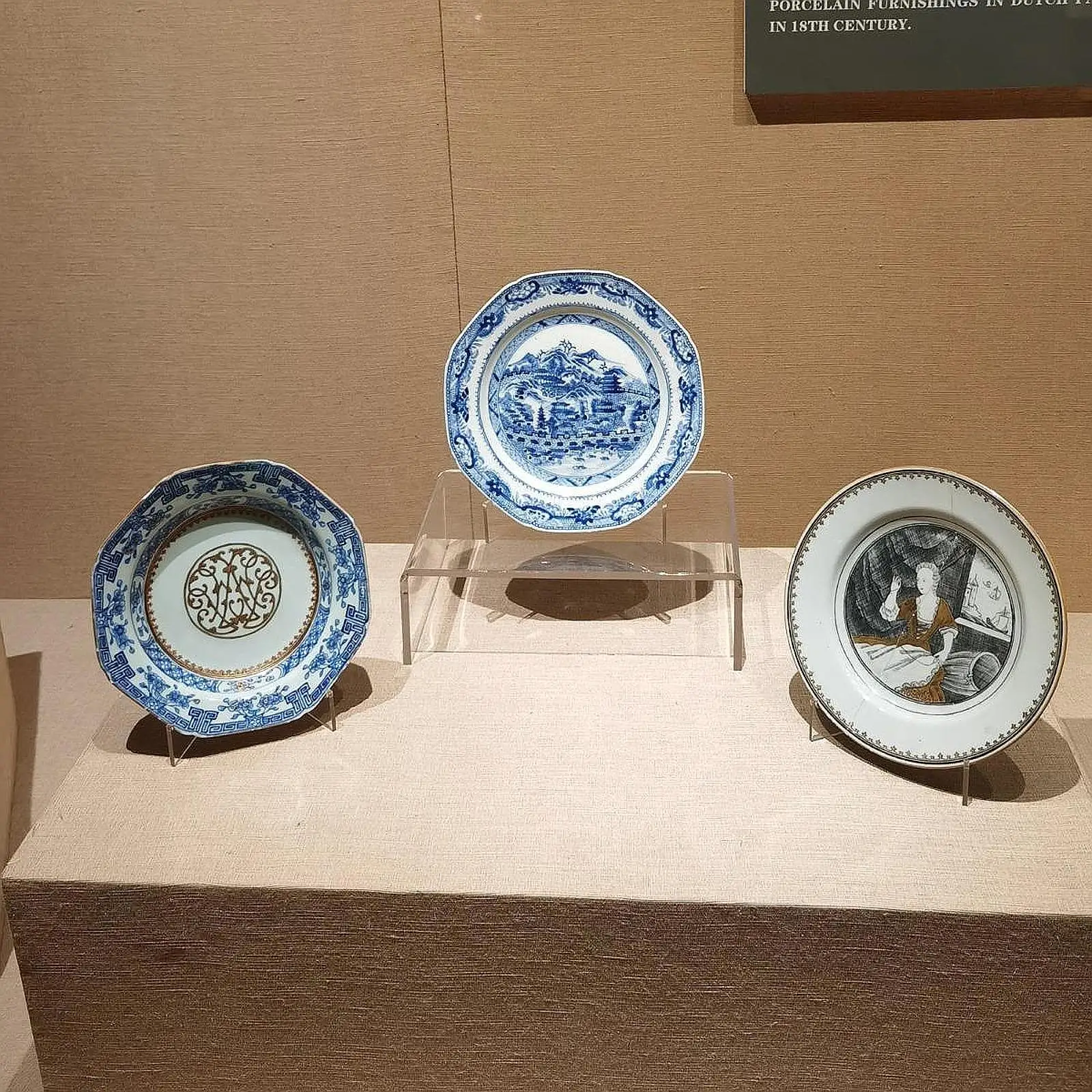 6 Pieces Acrylic Plate Holders Support Bracket Display Picture Frame Stand for Picture Records Artwork Photos Frame Birthdays