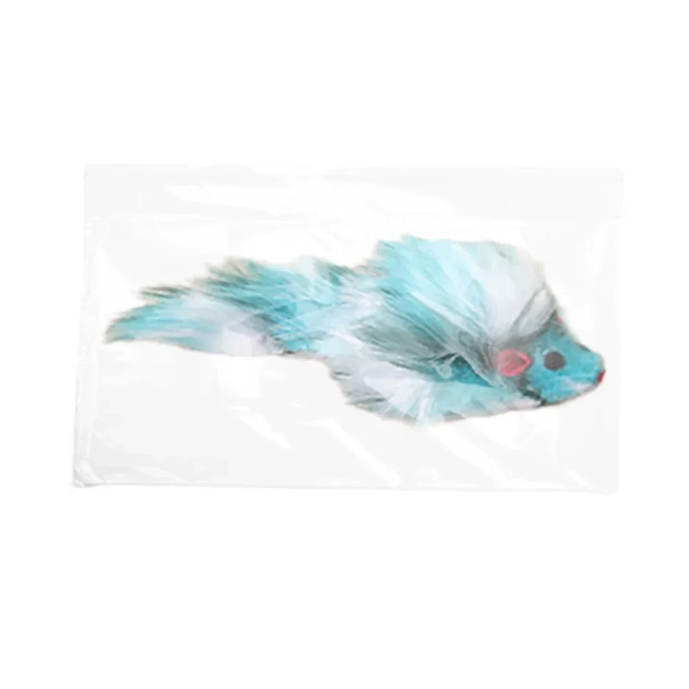 Ratones de peluche para gatos sobre superficie blanda