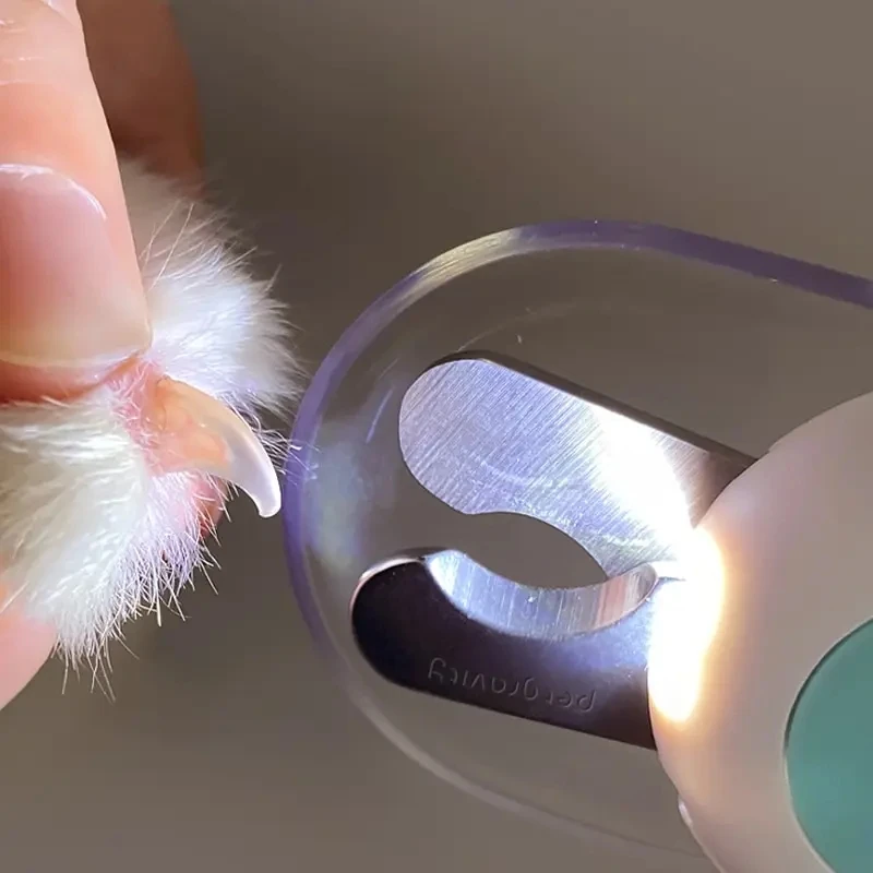 Pet Nail Clippers LED Lights Stainless Steel Scissors Professional Safe Dog Nail Clippers Cat Claw Nail Cleaning Supplies - imagen 3