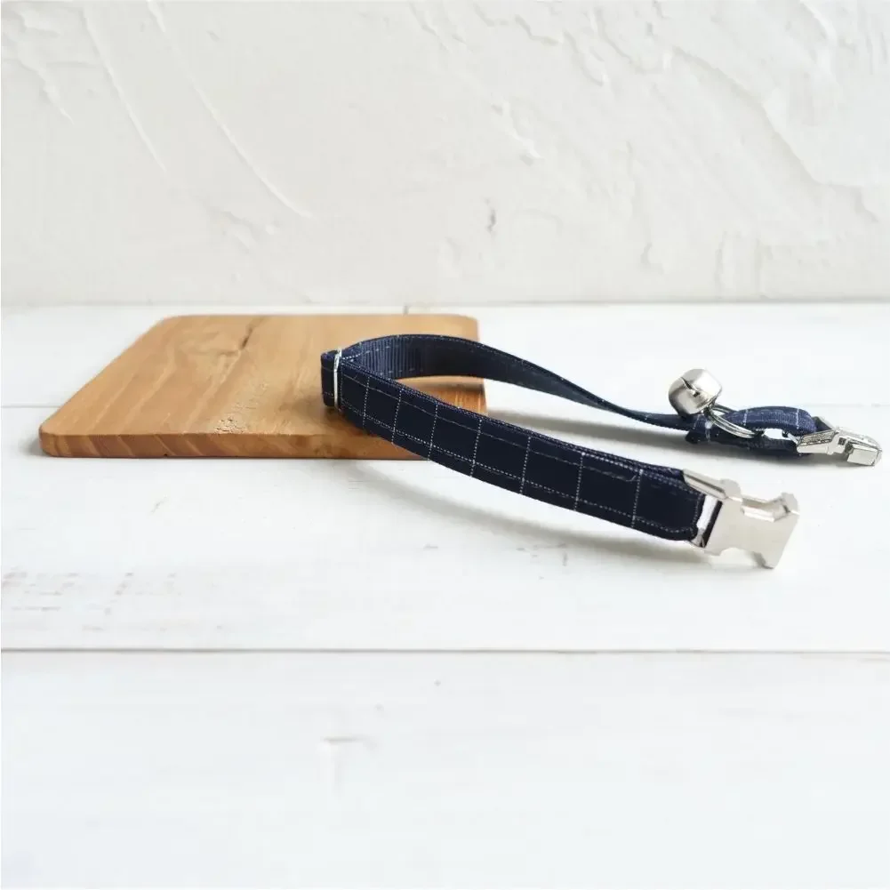 Collar de gato personalizado, contactos de nombre de identificación personalizados, hebilla de metal, collares de gato a cuadros de traje azul ajustables con campana - imagen 3