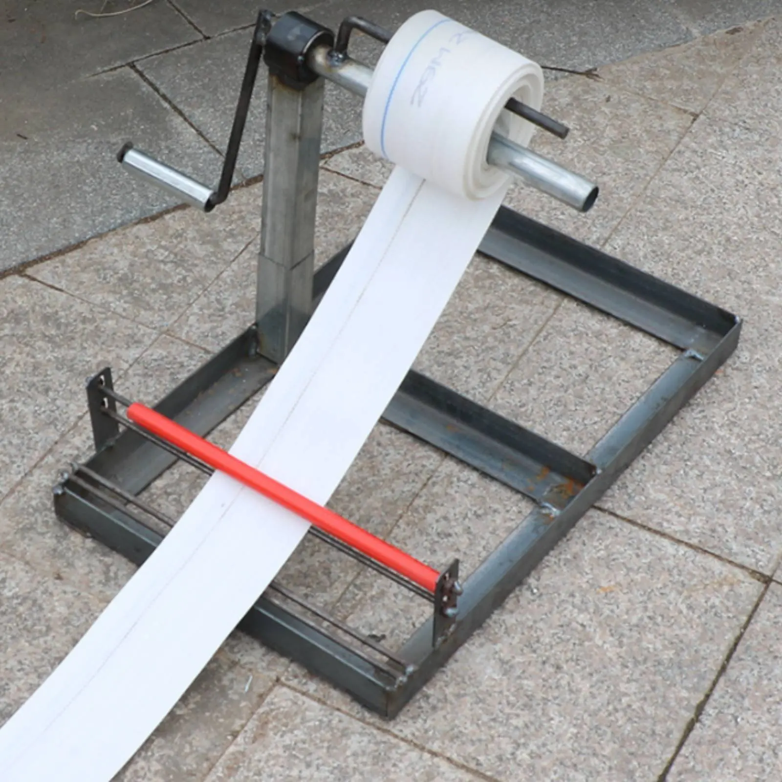 Enrollador de manguera manual plegable con base estable para jardín - imagen 3