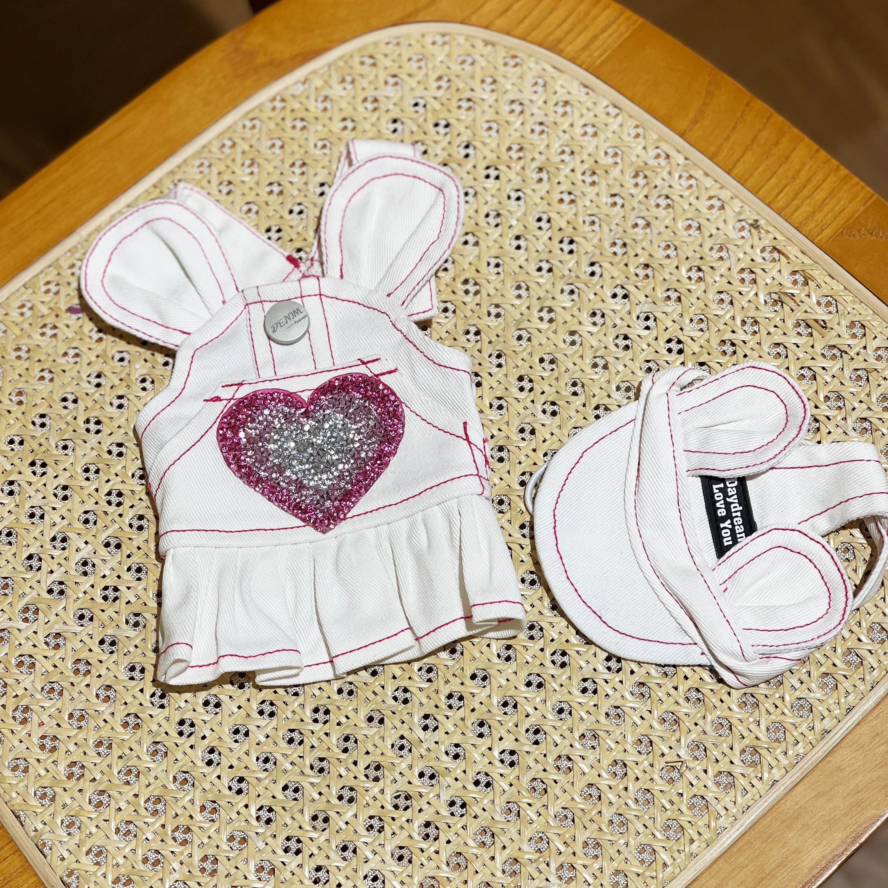 Falda de tirantes de lujo para perros pequeños, tela vaquera blanca con sombrero, ropa para mascotas de primavera y verano, ropa para mascotas Yorkshire maltés para perros y niñas, vestido para cachorros - imagen 5