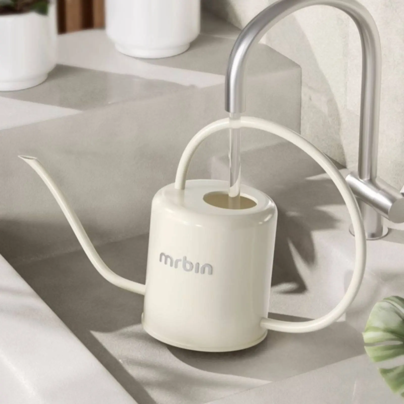 Regadera para plantas con mango ergonómico y boquilla precisa - imagen 4
