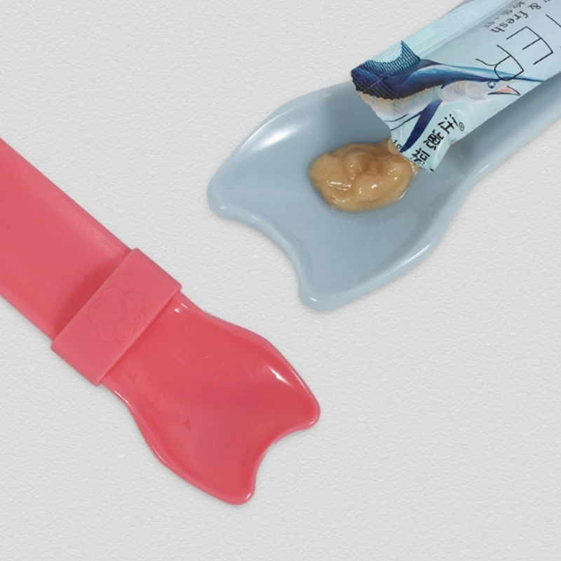 Cuchara exprimidora para mascotas para aperitivos líquidos, herramienta alimentadora de tiras para gatos para alimentos húmedos y puré, sin manos sucias, alimentador fácil para apretar - imagen 3