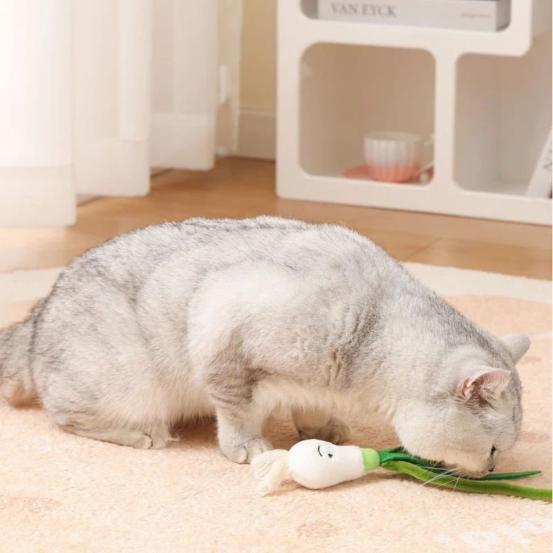 Juguete de peluche para masticar para gatos, cebollino simulado interactivo, lindo gatito chirriante, accesorios para gatos resistentes a mordeduras