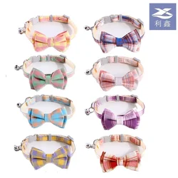 Collar ajustable con campana y pajarita para gatos y perros