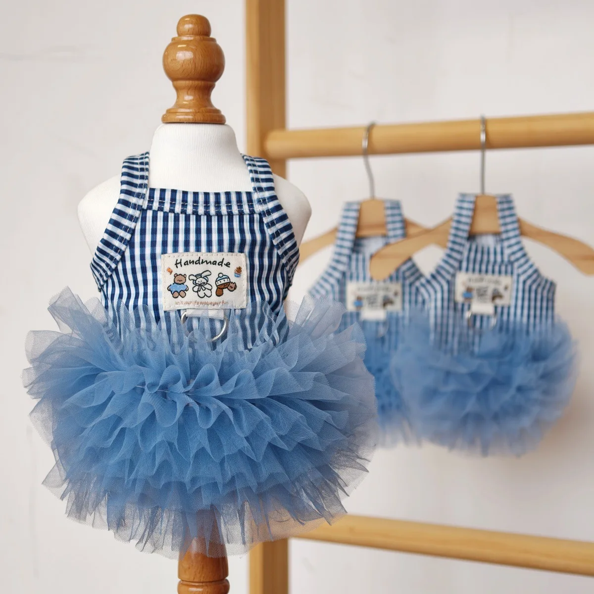 Vestido tutú azul a rayas para perros y gatos – tul transpirable - imagen 5